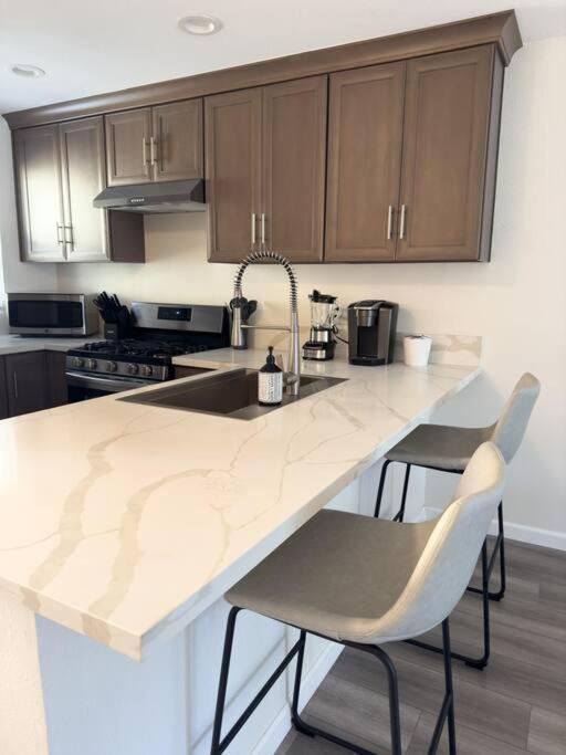 Modern Retreat 1 Mi. From Disney Анахайм Екстериор снимка