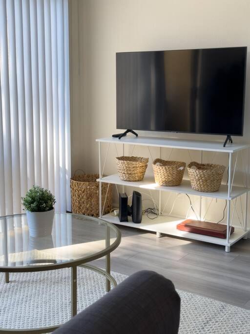 Modern Retreat 1 Mi. From Disney Анахайм Екстериор снимка